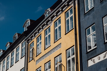 Fototapeta na wymiar Colorful facade of houses in oldtown Copenhagen, Denmark