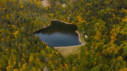 Le lac du Schiessrothried dans le Massif des Vosges - Vallée de Munster et de la Wormsa