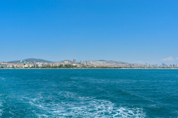 Obraz premium View from the Sea of Marmara to the city of Istanbul on a clear sunny day.