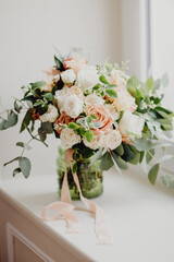 Bouquet de fleurs de la future épouse
