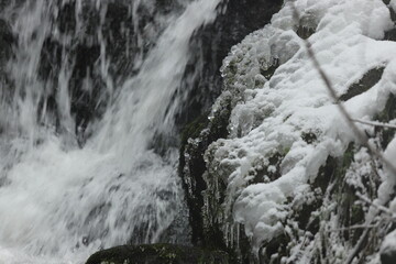 cascade en hiver