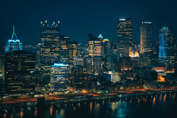Fototapeta na wymiar Skyline view from Mount Washington at night, Pittsburgh, Pennsylvania