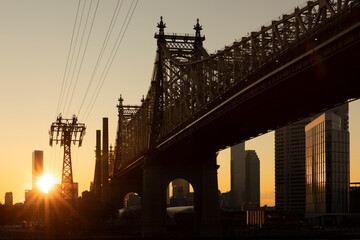 Obraz premium Queensboro Bridge view at sunrise