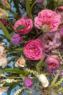 arreglo floral de rosas y ranunculus con craspedias primavera 2023 © Paul