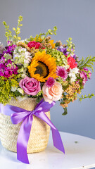 arreglo floral para el dia de las madres 10 de mayo en canasta artesanal tejida a mano con flores...