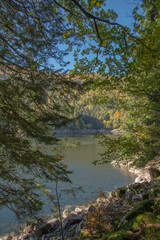 Le lac d"Altenweiher dans les Vosges en Automne - Vallée de Mittlach près de Munster