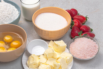 Step by step recipe for making strawberry pie on a gray background