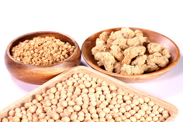 大豆と二種類の大豆ミート