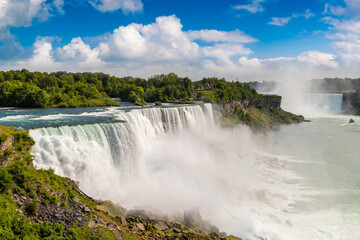 Fototapeta na wymiar American falls at Niagara falls
