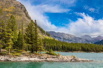 Fototapeta na wymiar Lake Minnewanka in Banff