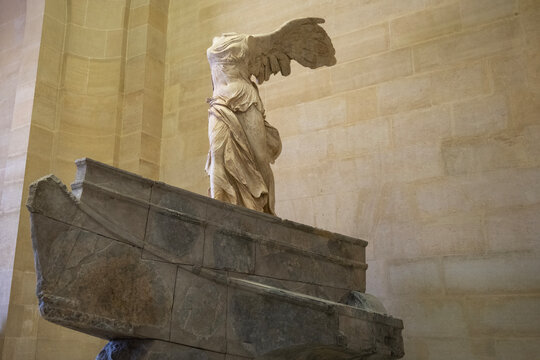 La Victoria Alada de Samotracia, Museo de Louvre, Par&iacute;s.