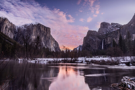 Beautiful Sunrise from Valley View in Yosemite National Park