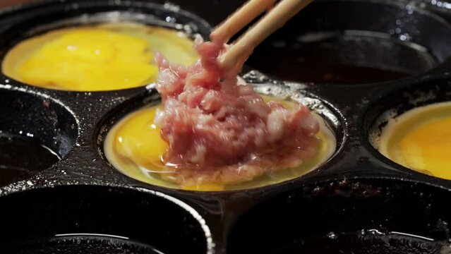 The production process of the characteristic Chinese street food meat and egg burger