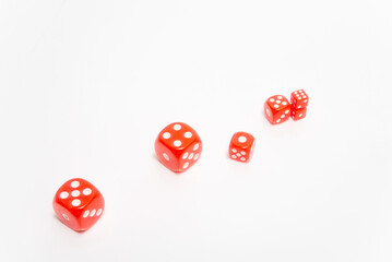 赤いサイコロ6個