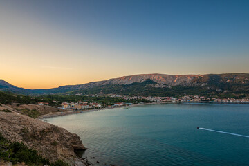 Obraz premium view of bay sunset on the beach sunset over the sea sunset over the lake sunset over the river Croatia Baška sunset on the coast lake and mountains Croatia Baška mountain Croatia Baška sea Croatia 