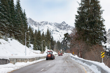 Fototapeta na wymiar winter in the mountains transport on the road