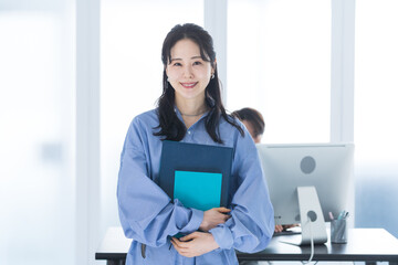 私服の日本人女性・ポートレート