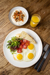 fried eggs with tomatoes and oatmeal 
