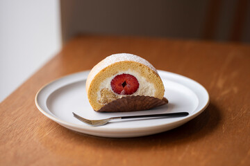 いちごのロールケーキ