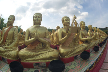 Phuttha Utthayan Makha Bucha Anusorn(Buddhism Memorial Park),It is a Dharma garden that simulates the events of Makha Bucha Day when the Lord Buddha preached the Patimokkha sermon.Among the1,250 monks