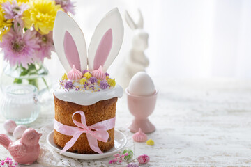 traditional easter cake kulich - 565899509