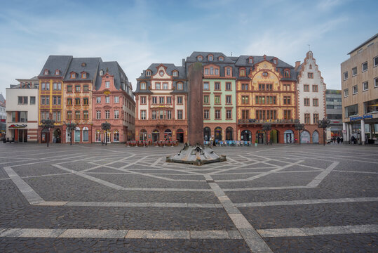 Marktplatz Square and Heunensaule Column - Mainz, Germany