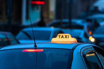 car with taxi sign - obrazy, fototapety, plakaty