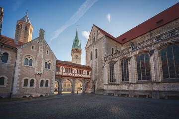 Fototapeta na wymiar Burgplatz (Castle Square) with Dankwarderode Castle - Braunschweig, Lower Saxony, Germany