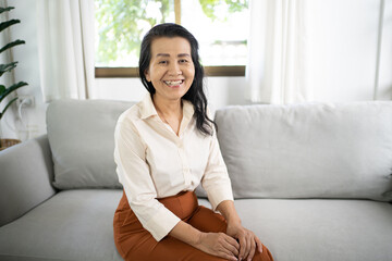 Portrait of Middle age Asian woman. smiling Beautiful mature asian woman. business lady