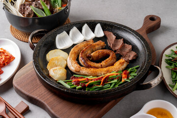 Korean food dishes 소 내장 구이 Grilled beef intestines