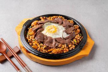 Korean food dishes 소 내장 구이 Grilled beef intestines 볶음밥