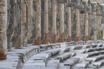 Säulen im römischen Theater von Aspendos (Türkei)