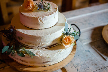 Obraz na płótnie Canvas Vintage Wedding Cake With Flowers