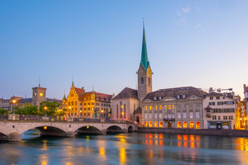 Fototapeta na wymiar Scenic panoramic view of historic Zürich city center with famous Fraumünster and Grossmünster Church and river Limmat at Lake Zurich on a beautiful sunny day with blue sky in summer, Switzerland
