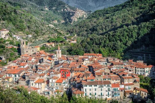 Panorama di Isolabona con Apricale sullo sfondo