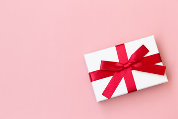 赤いリボンのプレゼント