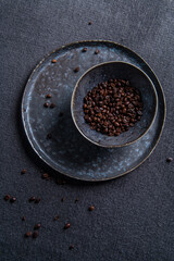Kaffeebohnen in Schüssel