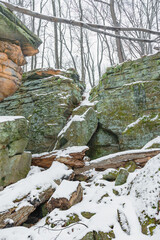 Obraz premium Large stones in winter forest.
