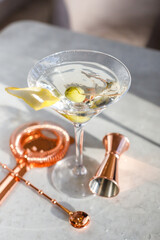 liquid, martini, party, transparent, alcohol, bar, classic, olive, refreshment, vodka, cool, elegance, splash, up, liquor, restaurant, alcoholic, isolated, white, club, counter, elegant, hour, clear, 