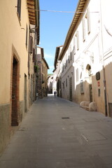 Fototapeta na wymiar Old narrow alley in Spello, Umbria Italy