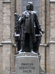 Denkmal des ehemaligen Thomaskantors Johann Sebastian Bach im Winter. Leipzig, Sachsen, Deutschland
