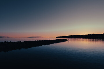 Fototapeta na wymiar Spectacular sunset in Vancouver bay