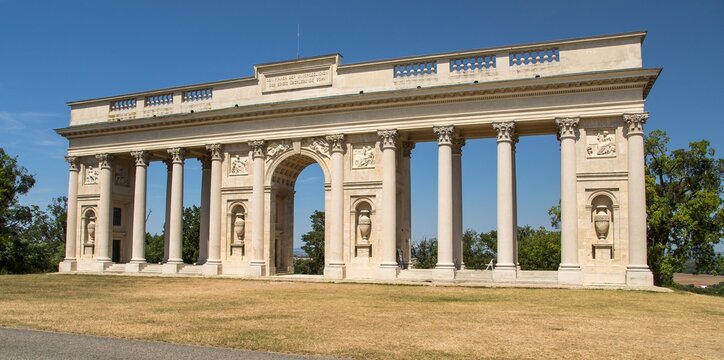 colonnade on Rajstna classicist gloriet Valtice town