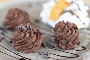 Chocolate mousse with chocolate flakes