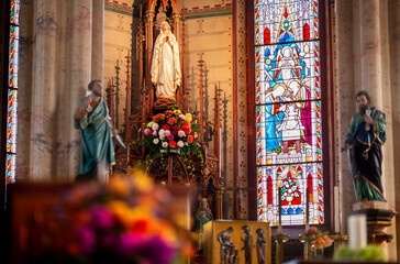 Heiligenstatuen Kirche Maria Lourdes Dussnang Schweiz