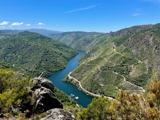 Fototapeta na wymiar Montañas y ríos en Galicia España