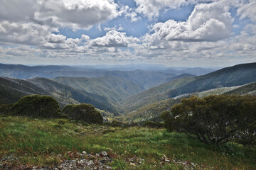 Fototapeta na wymiar The rugged Alpine region out of Bright in Victoria, travelling up to Mt Hotham ski region and Mt Buffalo. Incredible rock formations and amazing skies.