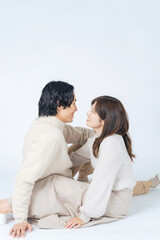 寄り添うカップル　カップルフォト　ペアルック