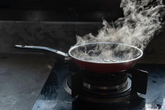 Selective focus steam over cooking pot