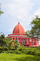 Fototapeta premium Moekhlas Sidik Mosque, Pandaan District, Pasuruan, East Java, Indonesia. in the morning with blue sky and white clouds. Because red colored, it also called Red Mosque